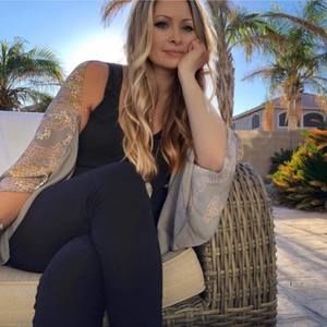 Meet your Posher, Dana